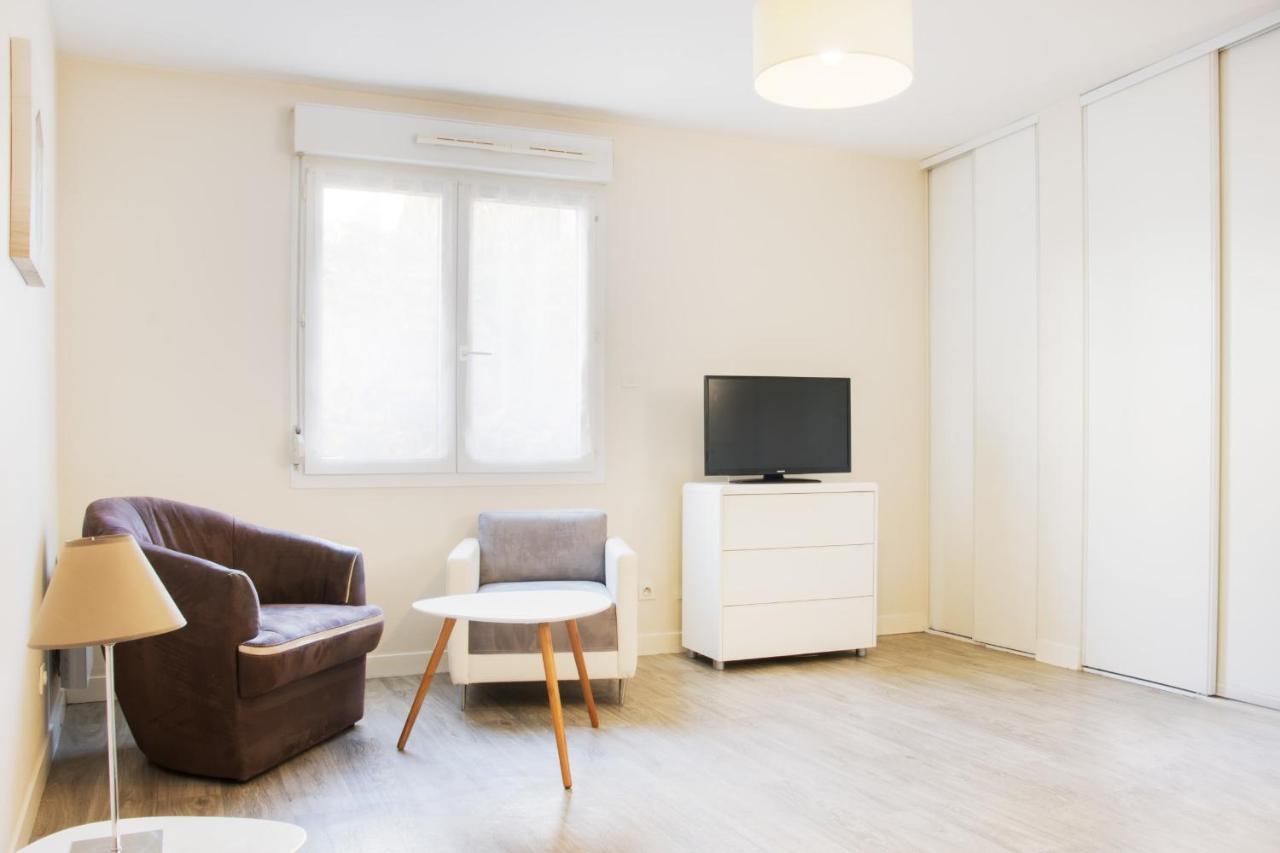 דירות פואטייה Le 12 Carnot - Serenite Assuree Dans Ce Grand Studio מראה חיצוני תמונה